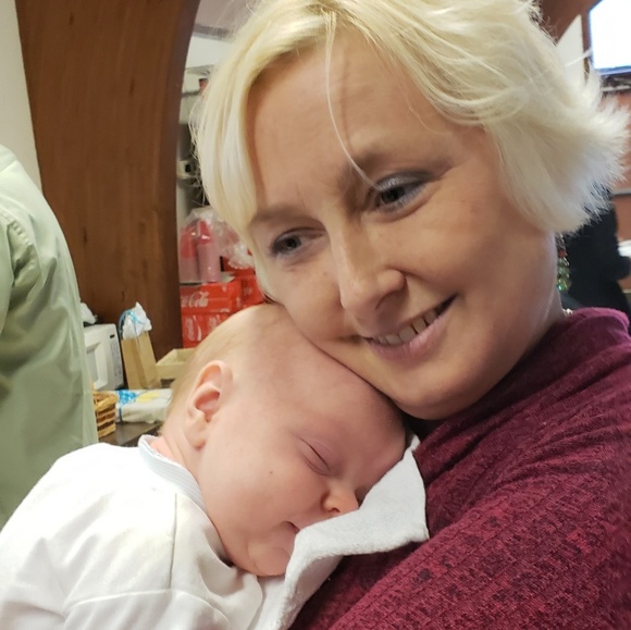 Meet your Posher, Lora - Picture 2 of 2